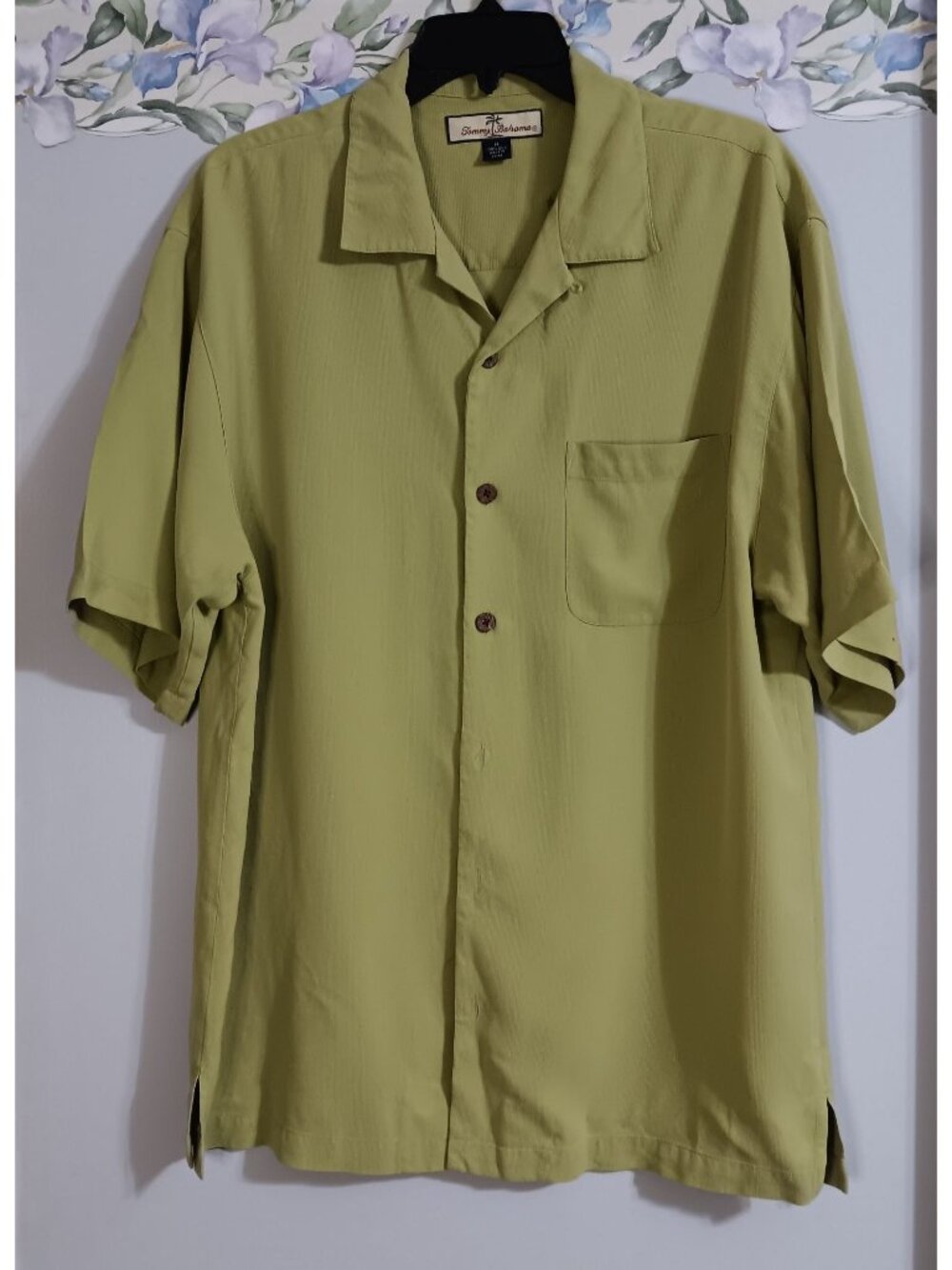 Tommy Bahama Medium Silk Green Travel Wedding Business Vacation Cruise Top